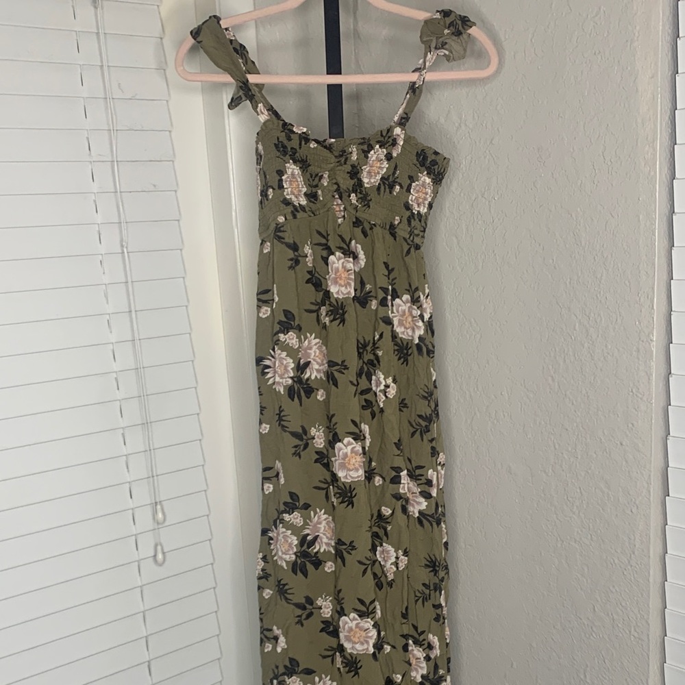 American Eagle Outfitters Olive Floral Maxi Dress small short